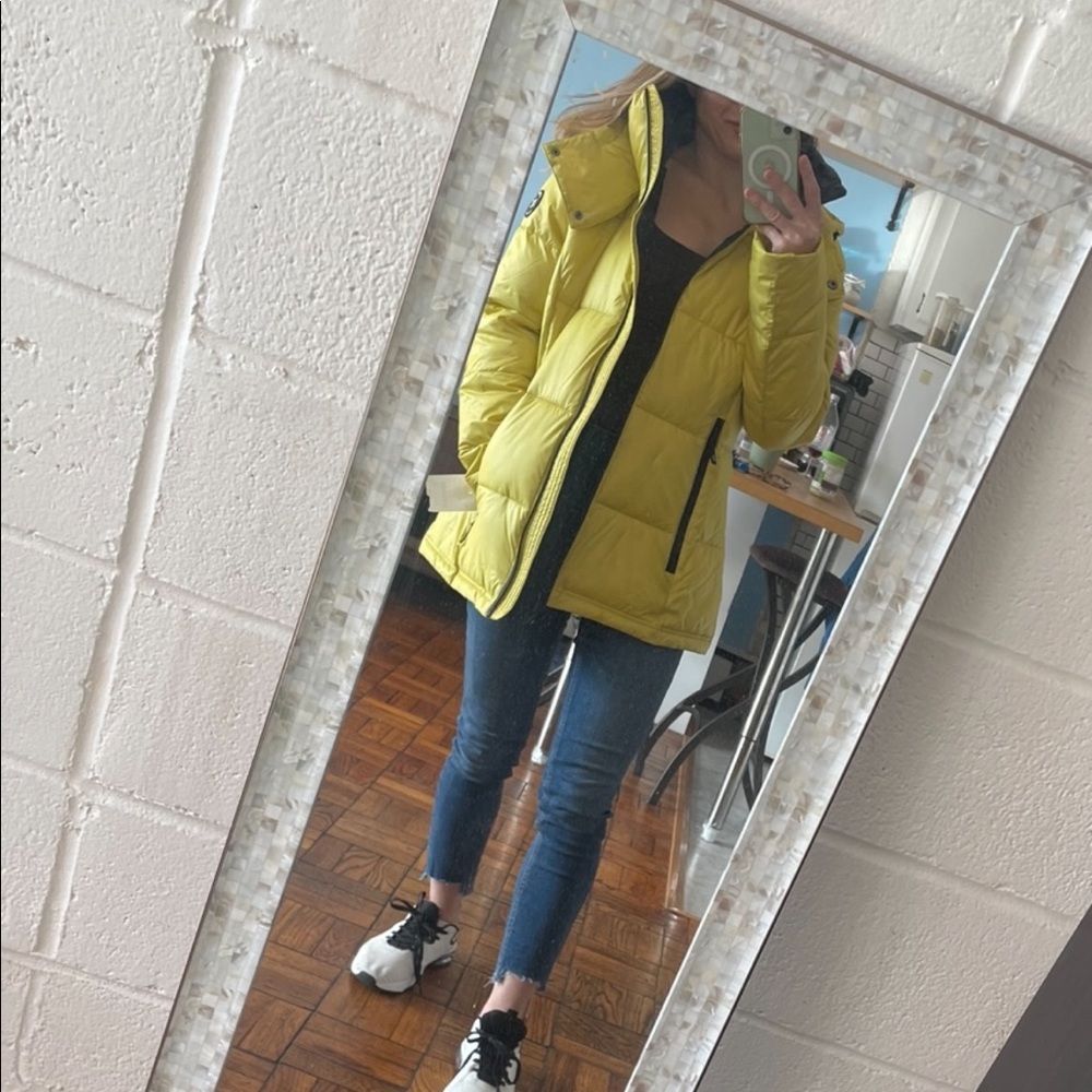 Kenneth Cole Puffer Jacket. - Picture 7 of 7